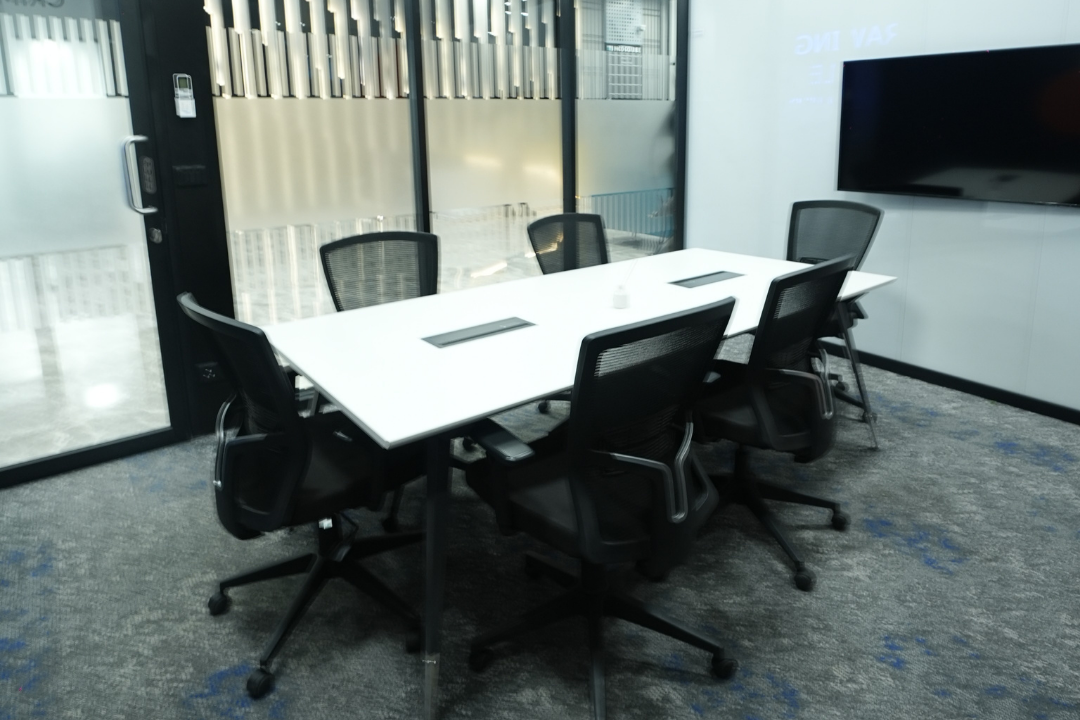 IQ Arcade T2 Meeting Room